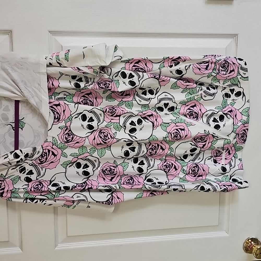 Skulls And Roses Short Sleeve Hoodie